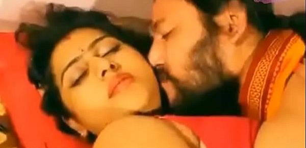 trendsSexy Indian Aunty Exposing Her Nude Body And Sexy Cleavage To Get Fucked Hot